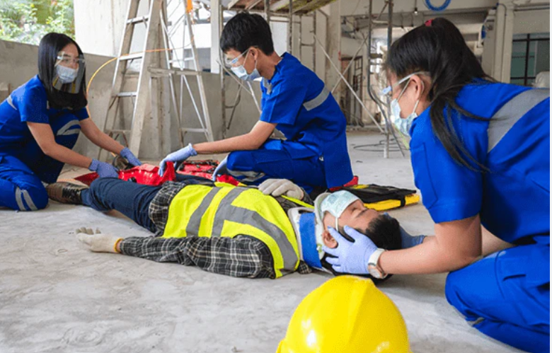 EMERGENCY FIRST RESPONSE COURSE